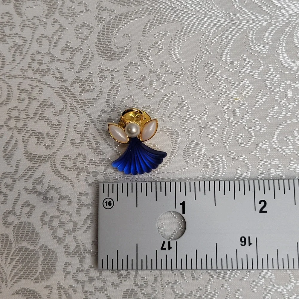 Small Vintage September Birthstone Pin Blue Sapphire Angel USA Made Gift‎
